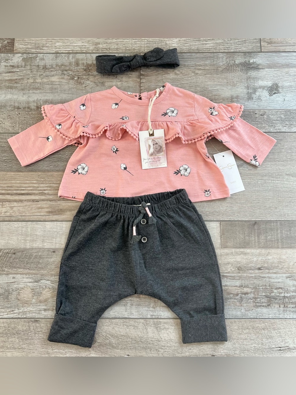 NWT Jessica Simpson Girls 3 Piece Outfit Size 0/3 Months